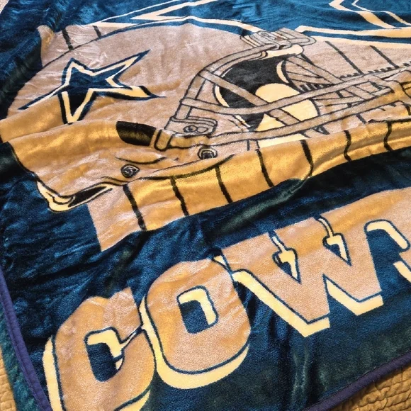 Dallas Cowboys Throw Blanket - Picture 2 of 6